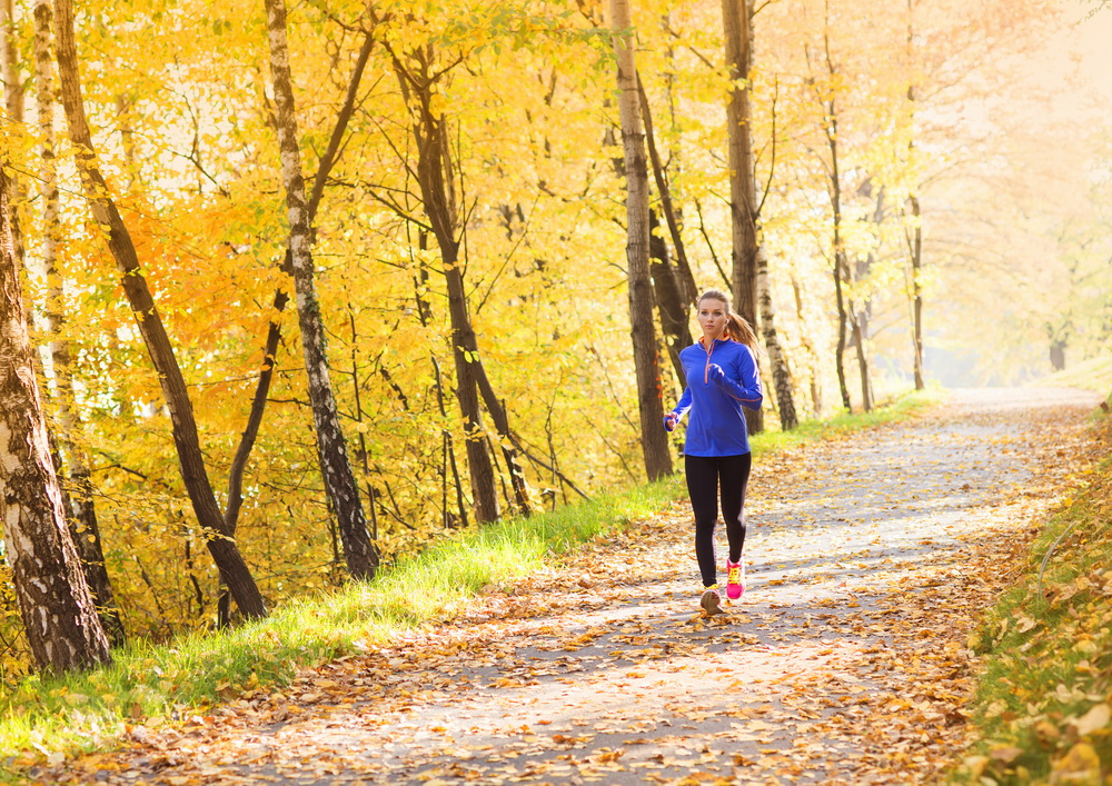 Joggerin im Wald